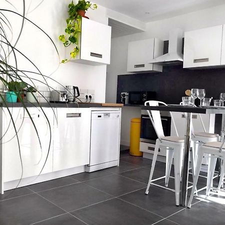 Beautifully Bright Apartment In Old Town Saint Tropez Bagian luar foto