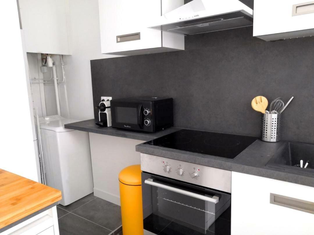 Beautifully Bright Apartment In Old Town Saint Tropez Bagian luar foto