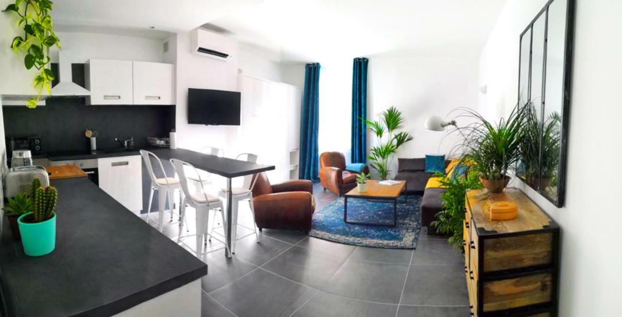 Beautifully Bright Apartment In Old Town Saint Tropez Bagian luar foto