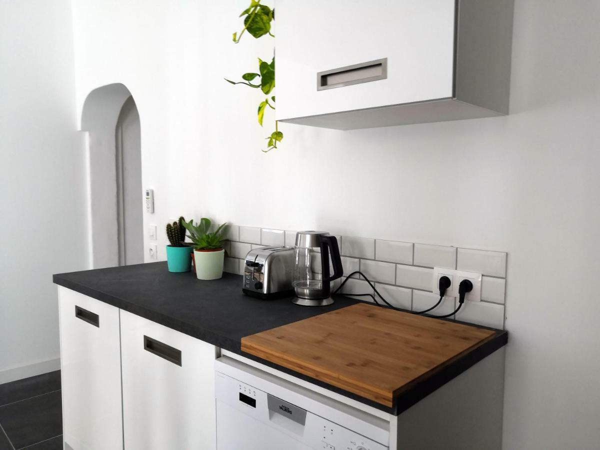 Beautifully Bright Apartment In Old Town Saint Tropez Bagian luar foto