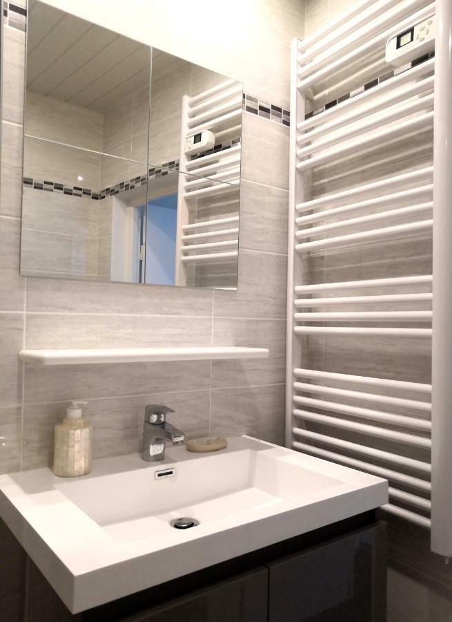 Beautifully Bright Apartment In Old Town Saint Tropez Bagian luar foto