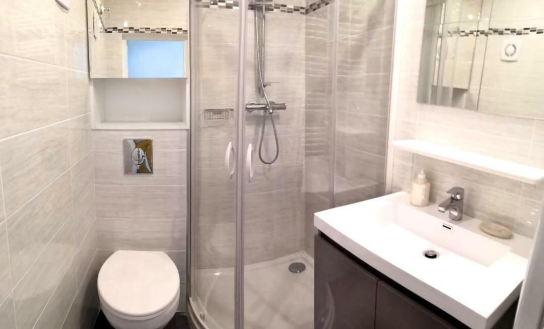 Beautifully Bright Apartment In Old Town Saint Tropez Bagian luar foto